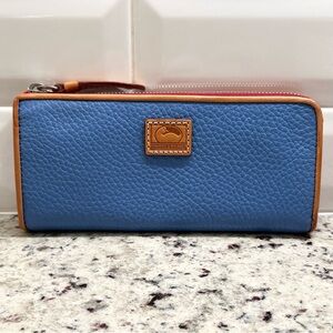 Dooney & Bourke Wallet NWOT